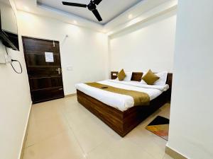 Ένα ή περισσότερα κρεβάτια σε δωμάτιο στο Diamond Home stay - Near Reliance Mart