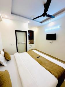 Ένα ή περισσότερα κρεβάτια σε δωμάτιο στο Diamond Home stay - Near Reliance Mart