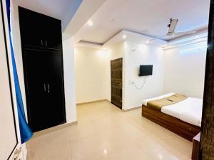 Ένα ή περισσότερα κρεβάτια σε δωμάτιο στο Diamond Home stay - Near Reliance Mart