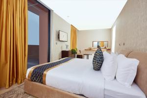 Postel nebo postele na pokoji v ubytování Bel Air Crest Hotel & Suites
