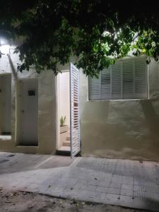 a white house with a door and a window at Cómo en casa, cerca de todo, amplio 100m2 in San Miguel de Tucumán