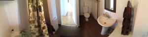 a bathroom with a shower curtain and a sink at Paris, belle vue, balcons in Paris