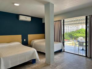 Postel nebo postele na pokoji v ubytování Acamar Beach Resort