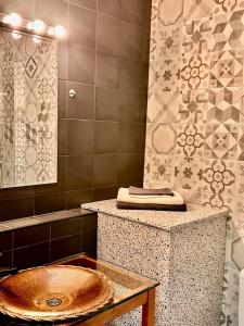 a bathroom with a sink and a mirror at Happy Home in Brussels