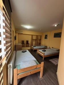 Giường trong phòng chung tại Vila Belilo