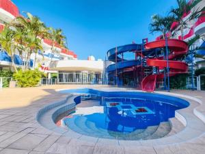 Piscina de la sau aproape de Ingleses Holiday Studios