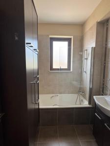 Ένα μπάνιο στο Villa Sotmarie