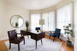 Χώρος καθιστικού στο Historic Mayors Estate - NW Portland Classic