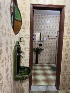 a bathroom with a green toilet and a sink at Casa NSA - Nossa Senhora Aparecida in Aparecida +15 photos