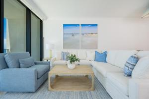 Posezení v ubytování Phoenix Gulf Shores II 1702 condo