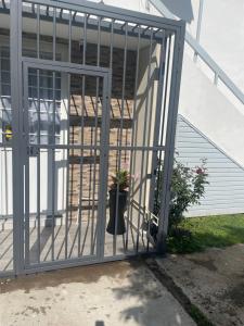 Imagine din galeria proprietății Pinar de la Calma Casa Renovada dentro del periferico excelente ubicacion a tan solo 5 minutos del ITESO TecMilenio UVM Parque Industrial Tecnologico II în Guadalajara