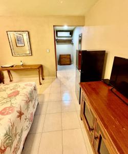 a room with a bed and a table in a room at Hospedaje Mulege in Puerto Peñasco