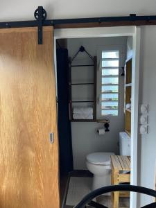 Et badeværelse på Le petit Nénuphar + 11 billeder