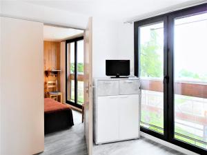 TV a/nebo společenská místnost v ubytování Résidence Phenix - APPARTEMENT 2 PIECES CABINE 6 PERSONNES MAE-9684