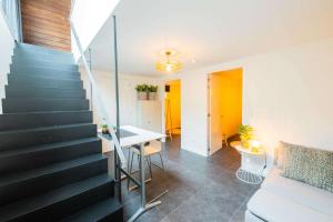 Χώρος καθιστικού στο Upscale 90m2 Two Bedroom Apartment - KS8B