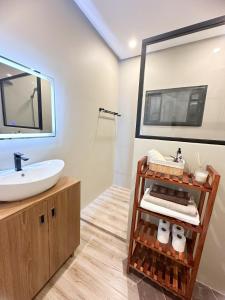 a bathroom with a sink and a mirror at La brise Marine in Lomé