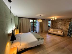 Ένα ή περισσότερα κρεβάτια σε δωμάτιο στο La Casona de Navaleno