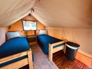 Ένα ή περισσότερα κρεβάτια σε δωμάτιο στο Nature Retreat Cozy tentHVACSpa Bath