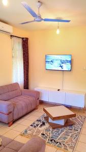 Posezení v ubytování Fully Furnished 3-Bedroom Holiday Villa at Bandari Villas