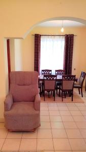 Posezení v ubytování Fully Furnished 3-Bedroom Holiday Villa at Bandari Villas