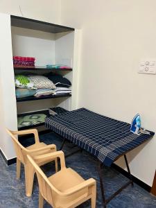 Postel nebo postele na pokoji v ubytování 1Bhk Private Flat by Shivalaya in Coimbatore city