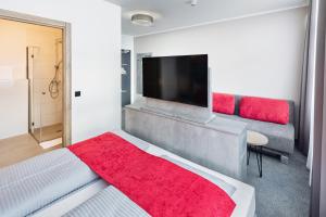 TV a/nebo společenská místnost v ubytování Rimedya Hotel - an der Messe München