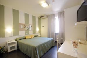 Кровать или кровати в номере Hotel dei Coralli