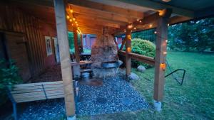 สวนหย่อมนอก Tranquil country cottage with outdoor fireplace