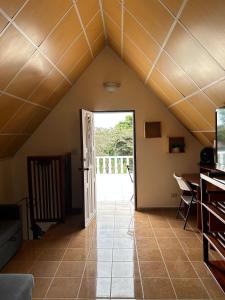 Μια τηλεόραση ή/και κέντρο ψυχαγωγίας στο Cabaña Montaña Azul Boquete