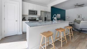 Kuchyň nebo kuchyňský kout v ubytování Landing Furnished Apartments - Summerville