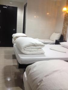 Katil atau katil-katil dalam bilik di Manhattan Guesthouse