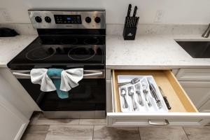 Una cocina o cocineta en Up to Scale With Margaritas