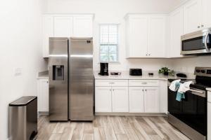 Una cocina o cocineta en Up to Scale With Margaritas
