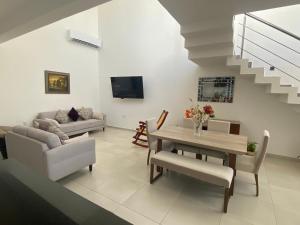 a living room with a table and a couch at Casa en Riviera Veracruzana in Guadalupe