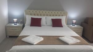 A bed or beds in a room at Brilliant Camere