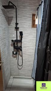 Ένα μπάνιο στο Green Una Wooden House