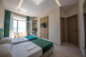 Postel nebo postele na pokoji v ubytování Hotel Royal