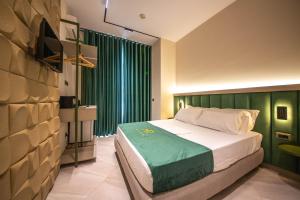 Postel nebo postele na pokoji v ubytování Hotel Royal