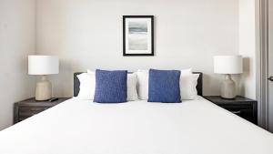 Postel nebo postele na pokoji v ubytování Landing Apartments - Shadow Glen