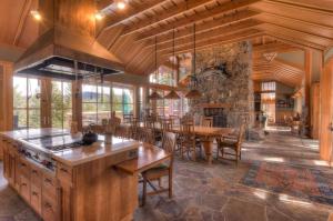 Φωτογραφία από το άλμπουμ του Luxury Northstar Palace with Hot Tub & Games σε Truckee +40 φωτογραφίες