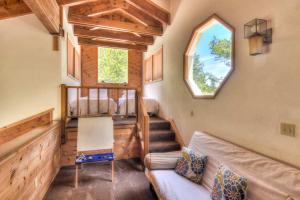 Χώρος καθιστικού στο Northwoods Hangout Near Tahoe Donner