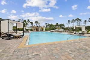 サンタ・ローザ・ビーチにあるSanta Rosa Beach Apartments Landingのリゾートのプールには