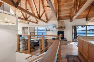 Ảnh trong thư viện ảnh của Soak in Luxury Lake Views of Tahoe from Deck ở Incline Village