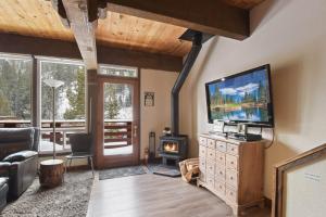 a living room with a television and a fireplace at Alpine Manor Retreat Mountain Relaxation in Alpine Meadows
