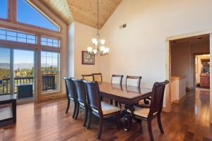 Fotografie z fotogalerie ubytování Hilltop Hideaway w Game Room & Forest Views v destinaci Truckee + 31 fotografií