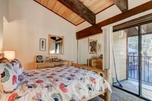 Ένα ή περισσότερα κρεβάτια σε δωμάτιο στο Alpine Meadows Peak 15 Min to Commons Beach +18 φωτογραφίες