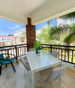 ระเบียงหรือลานระเบียงของ Alojamientos de 1 y 2 habitaciones a 5 min de la playa
