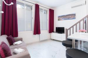 TV a/nebo společenská místnost v ubytování Modern 2 Rooms in the heart of Cannes