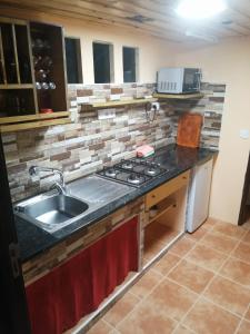 Kuchnia lub aneks kuchenny w obiekcie Casa ecologica, autosuficiente en Lomo Blanco, dentro de una casa rodeada de naturaleza