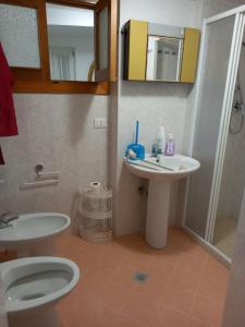 Bilik mandi di Casa Serena 2